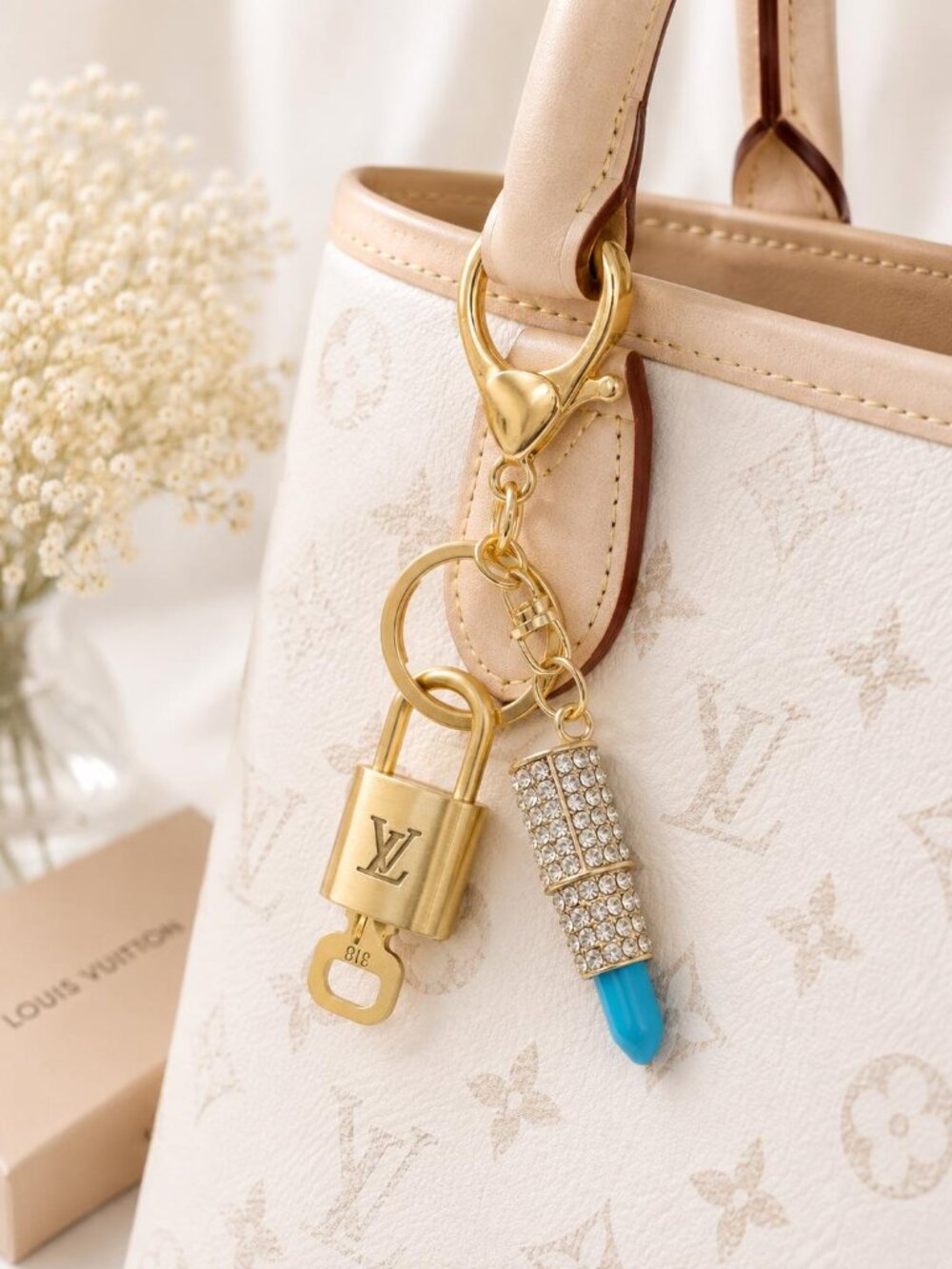 Authentic Louis Vuitton Gold Padlock 🔑 Unbranded Lipstick Keychain Bag Charm - Picture 2 of 9